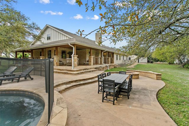 301 Medlin Creek LOOP, Dripping Springs, TX 78620