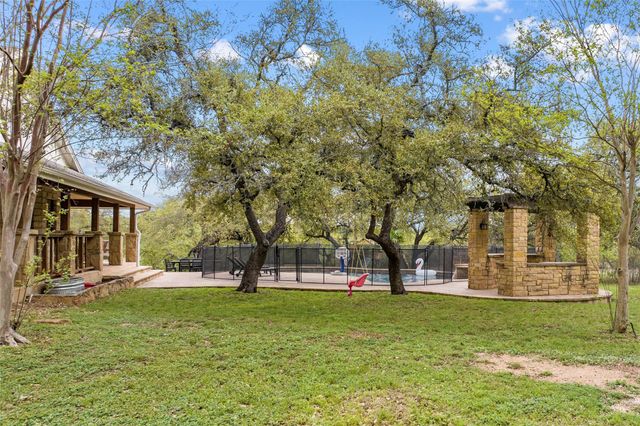 301 Medlin Creek LOOP, Dripping Springs, TX 78620