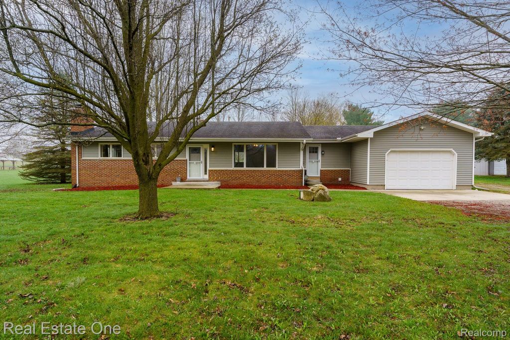 735 Columbiaville Road, Deerfield Township, MI 48421
