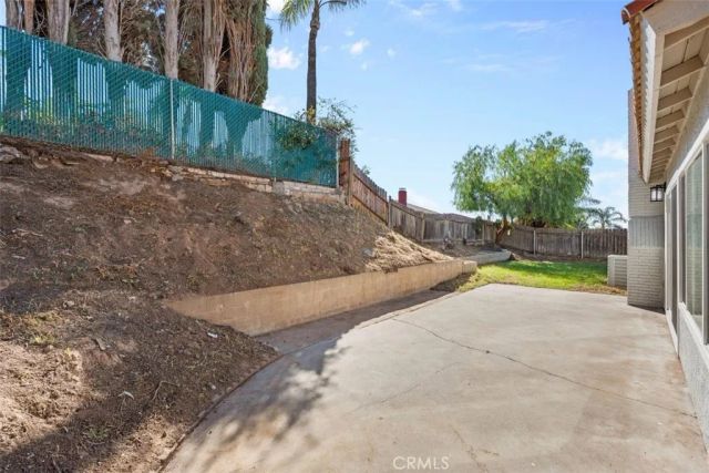 2905 Overland Court, Highland, CA 92346