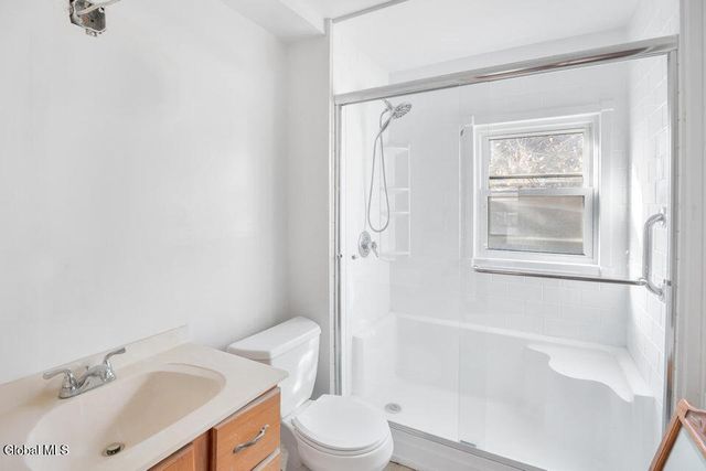 17 Avenue A, Schaghticoke, NY 12182