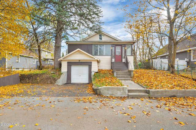 17 Avenue A, Schaghticoke, NY 12182