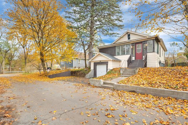 17 Avenue A, Schaghticoke, NY 12182