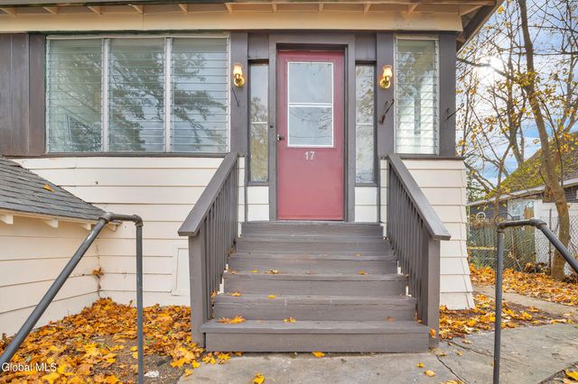 17 Avenue A, Schaghticoke, NY 12182