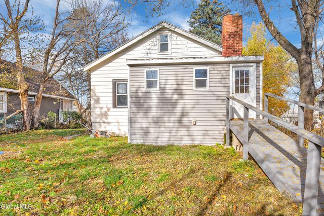 17 Avenue A, Schaghticoke, NY 12182