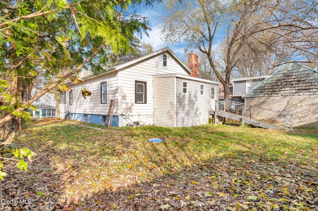 17 Avenue A, Schaghticoke, NY 12182