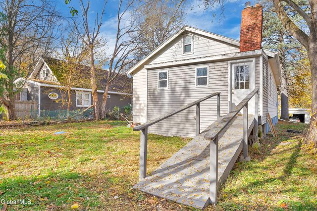 17 Avenue A, Schaghticoke, NY 12182