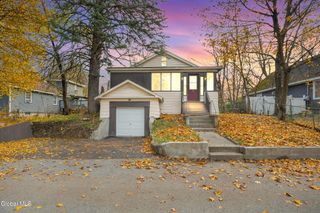 17 Avenue A, Schaghticoke, NY 12182