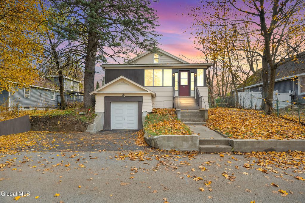 17 Avenue A, Schaghticoke, NY 12182