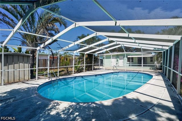 3300 Kingston ST N, St Petersburg, FL 33713