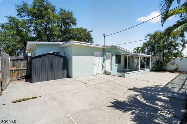 3300 Kingston ST N, St Petersburg, FL 33713