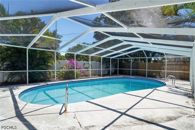 3300 Kingston ST N, St Petersburg, FL 33713