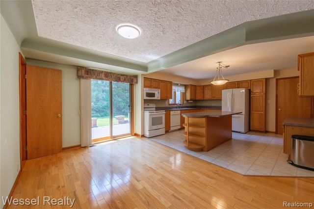 2465 Texter Road, Leonard, MI 48367