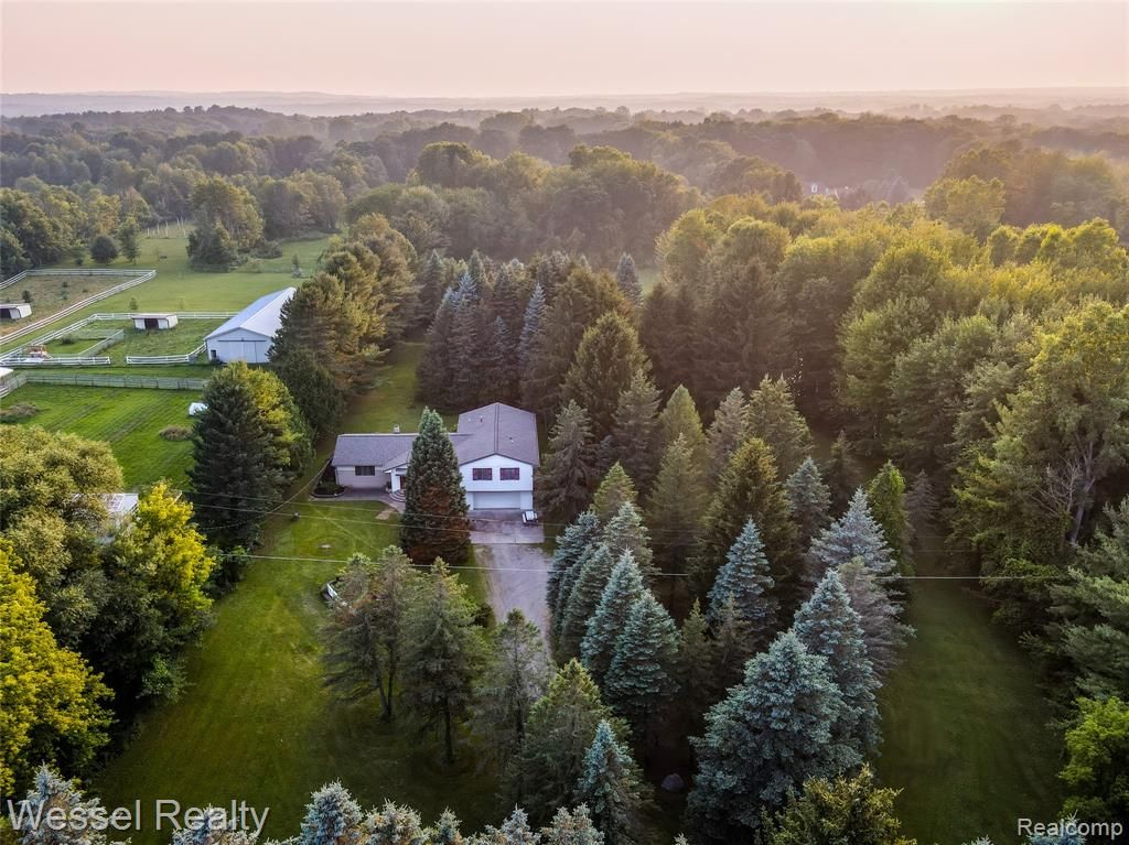 2465 Texter Road, Leonard, MI 48367