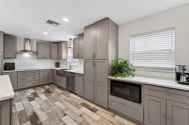 2842 61ST LANE N, St Petersburg, FL 33710