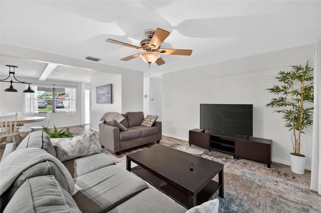 2842 61ST LANE N, St Petersburg, FL 33710