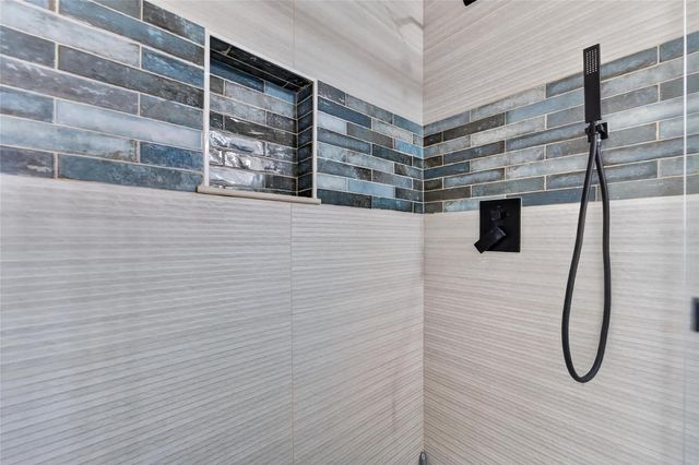 2842 61ST LANE N, St Petersburg, FL 33710