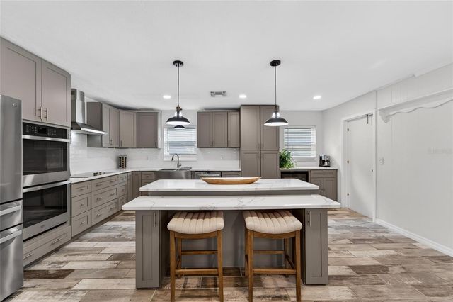 2842 61ST LANE N, St Petersburg, FL 33710