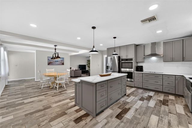 2842 61ST LANE N, St Petersburg, FL 33710