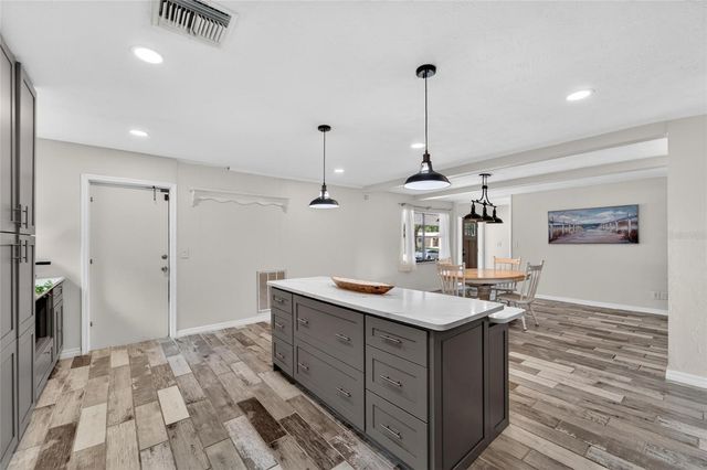 2842 61ST LANE N, St Petersburg, FL 33710