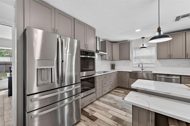 2842 61ST LANE N, St Petersburg, FL 33710