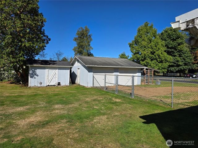 711 F Street, Forks, WA 98331
