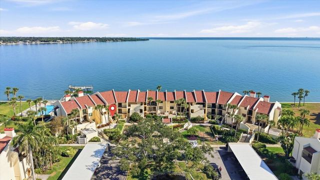 7520 SUNSHINE SKYWAY LANE S T19, St Petersburg, FL 33711