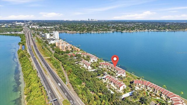 7520 SUNSHINE SKYWAY LANE S T19, St Petersburg, FL 33711
