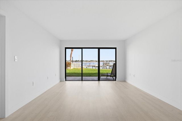 7520 SUNSHINE SKYWAY LANE S T19, St Petersburg, FL 33711