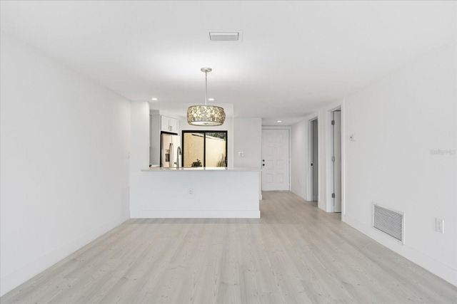 7520 SUNSHINE SKYWAY LANE S T19, St Petersburg, FL 33711