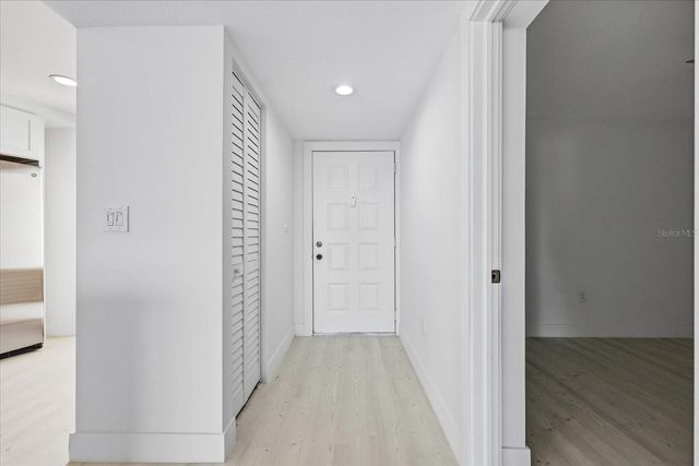 7520 SUNSHINE SKYWAY LANE S T19, St Petersburg, FL 33711