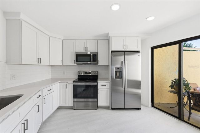 7520 SUNSHINE SKYWAY LANE S T19, St Petersburg, FL 33711