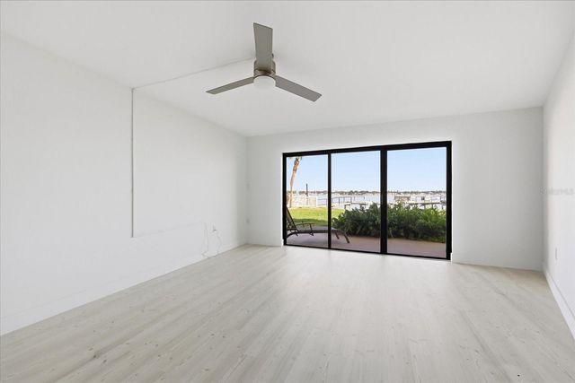 7520 SUNSHINE SKYWAY LANE S T19, St Petersburg, FL 33711