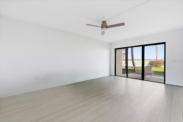 7520 SUNSHINE SKYWAY LANE S T19, St Petersburg, FL 33711