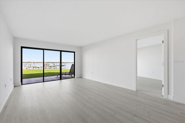 7520 SUNSHINE SKYWAY LANE S T19, St Petersburg, FL 33711