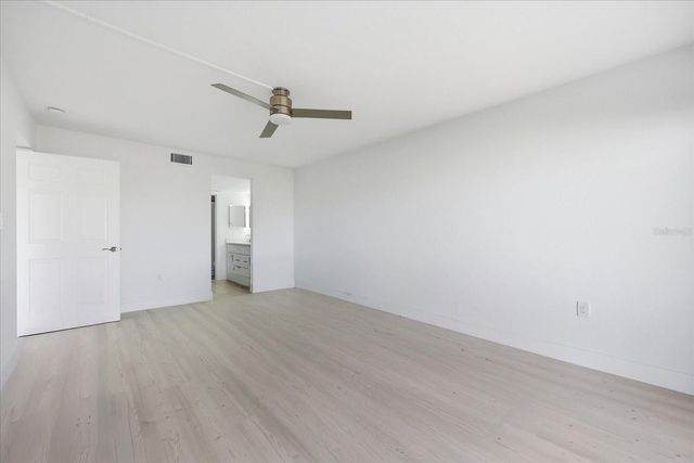 7520 SUNSHINE SKYWAY LANE S T19, St Petersburg, FL 33711