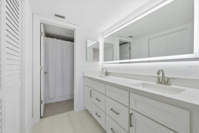 7520 SUNSHINE SKYWAY LANE S T19, St Petersburg, FL 33711