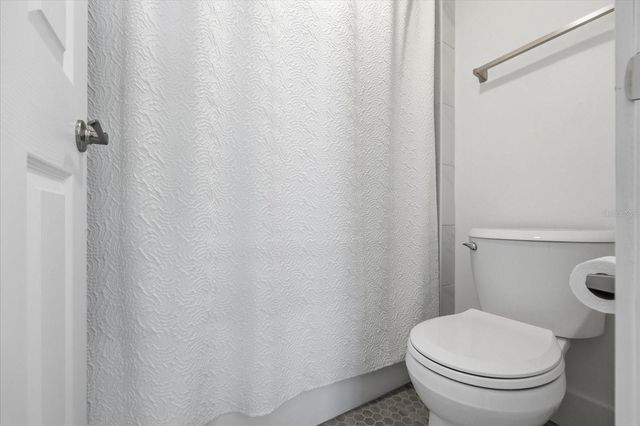 7520 SUNSHINE SKYWAY LANE S T19, St Petersburg, FL 33711