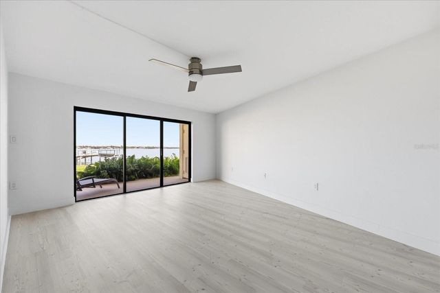 7520 SUNSHINE SKYWAY LANE S T19, St Petersburg, FL 33711