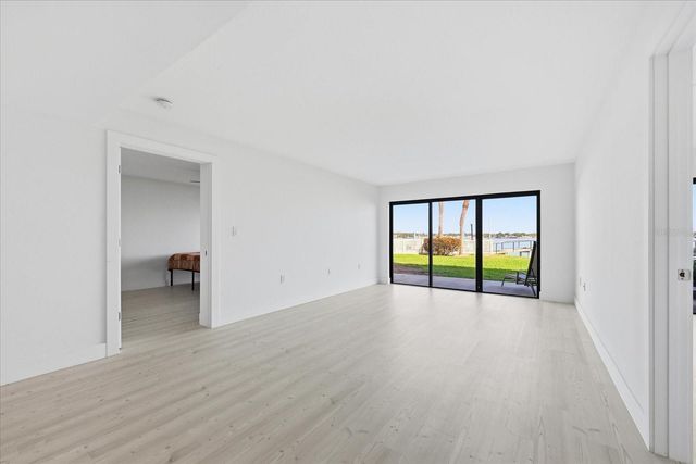 7520 SUNSHINE SKYWAY LANE S T19, St Petersburg, FL 33711