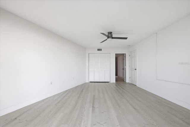 7520 SUNSHINE SKYWAY LANE S T19, St Petersburg, FL 33711