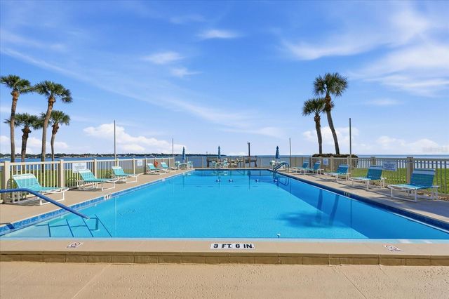 7520 SUNSHINE SKYWAY LANE S T19, St Petersburg, FL 33711