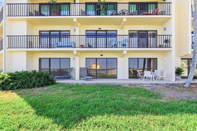 7520 SUNSHINE SKYWAY LANE S T19, St Petersburg, FL 33711