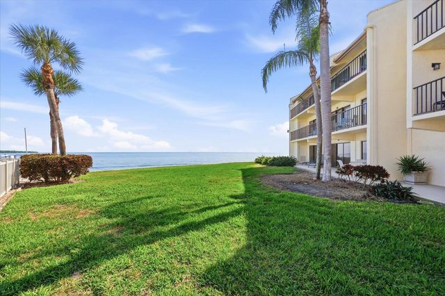 7520 SUNSHINE SKYWAY LANE S T19, St Petersburg, FL 33711