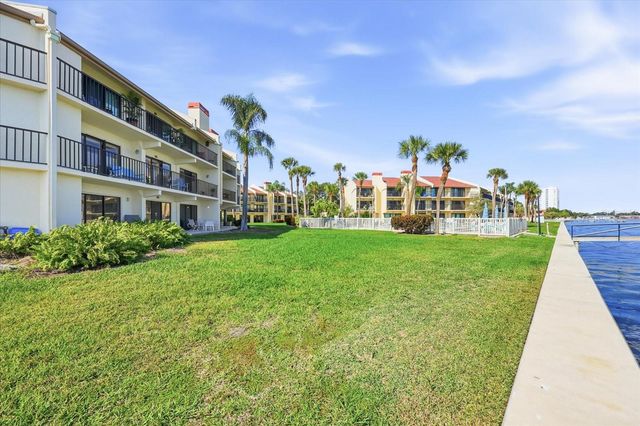 7520 SUNSHINE SKYWAY LANE S T19, St Petersburg, FL 33711