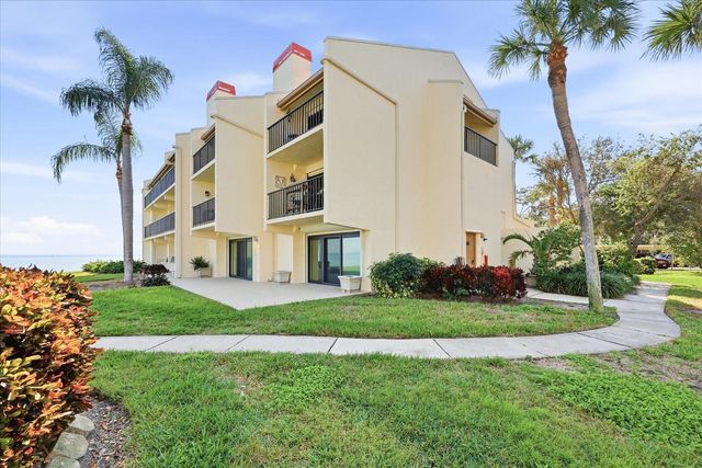 7520 SUNSHINE SKYWAY LANE S T19, St Petersburg, FL 33711