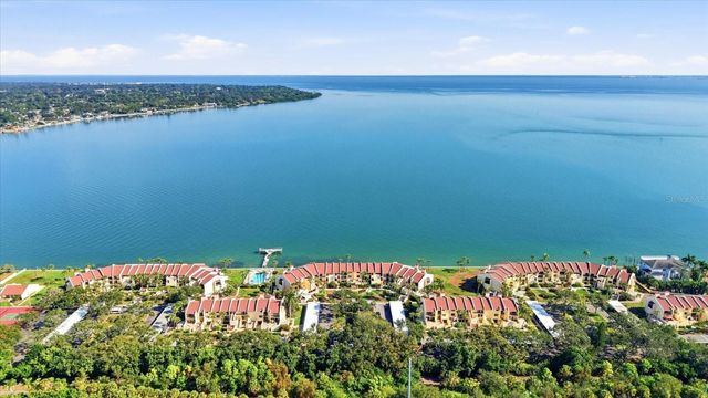 7520 SUNSHINE SKYWAY LANE S T19, St Petersburg, FL 33711