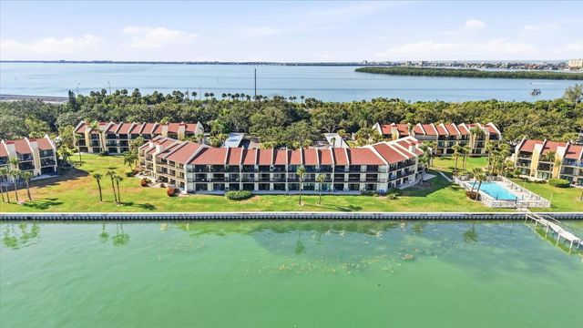 7520 SUNSHINE SKYWAY LANE S T19, St Petersburg, FL 33711