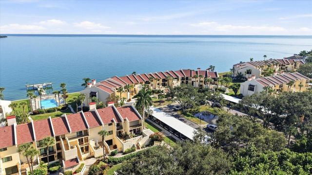 7520 SUNSHINE SKYWAY LANE S T19, St Petersburg, FL 33711