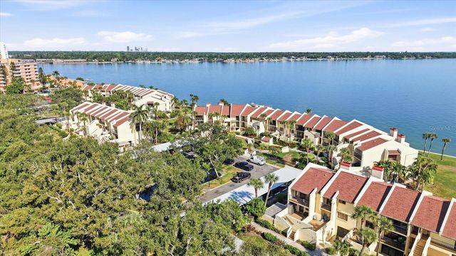 7520 SUNSHINE SKYWAY LANE S T19, St Petersburg, FL 33711